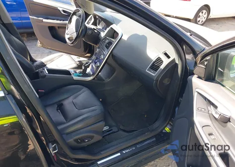 2016 Volvo Xc60 T5 Drive-E Premier из США, поврежденный, VIN YV440MDK1G2853880